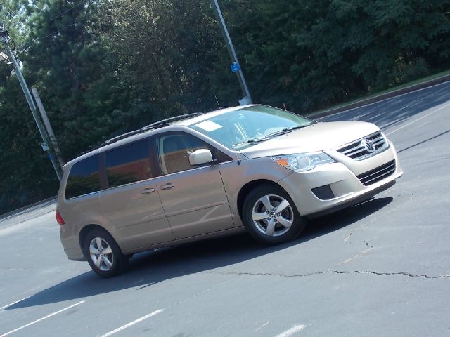 2009 Volkswagen Routan SE