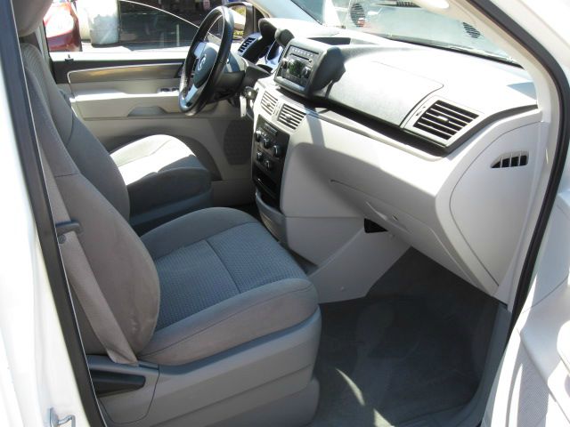 2010 Volkswagen Routan XR
