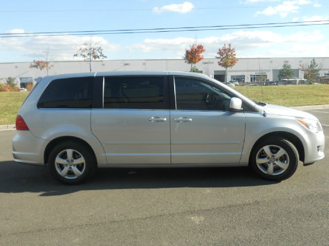 2010 Volkswagen Routan LTZ 22K NICE