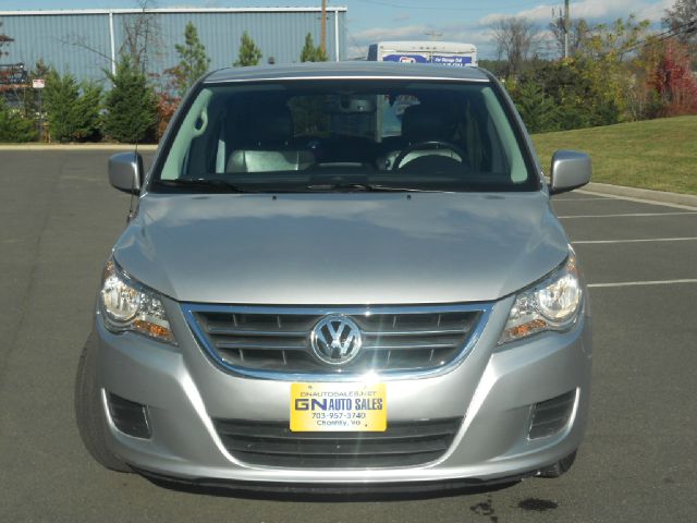 2010 Volkswagen Routan LTZ 22K NICE