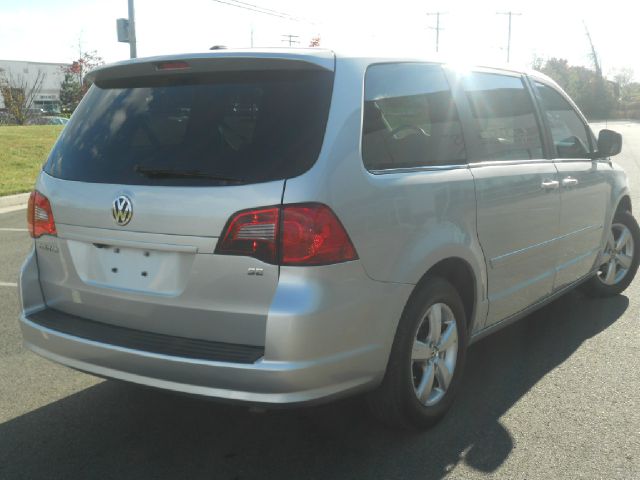 2010 Volkswagen Routan LTZ 22K NICE