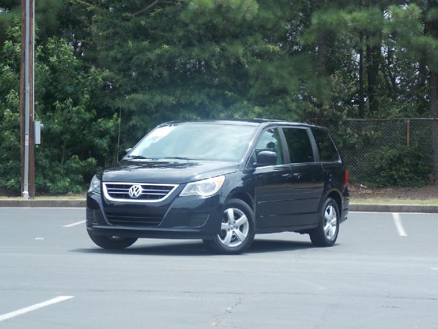 2010 Volkswagen Routan LTZ 22K NICE