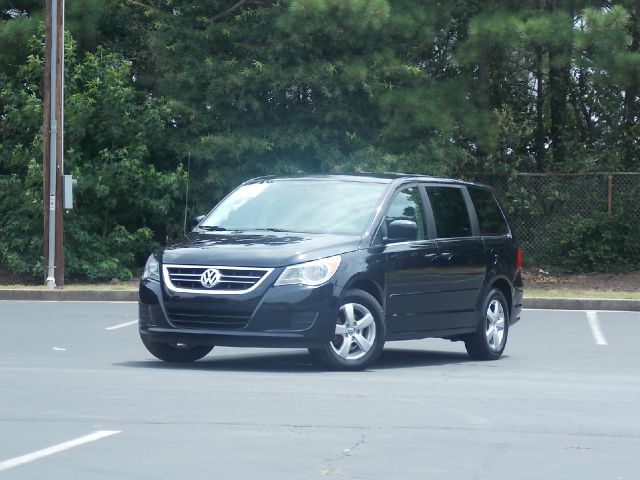 2010 Volkswagen Routan LTZ 22K NICE