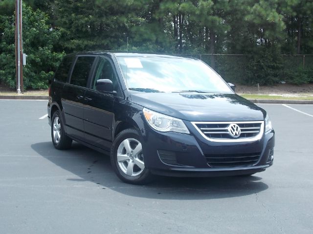 2010 Volkswagen Routan LTZ 22K NICE