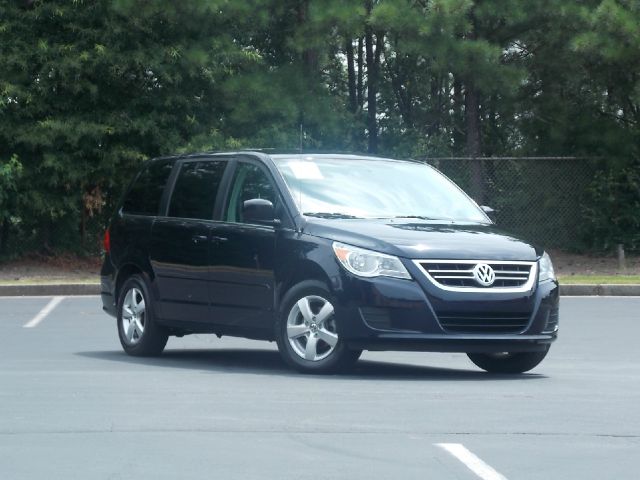2010 Volkswagen Routan LTZ 22K NICE