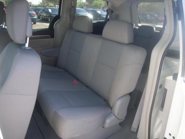 2010 Volkswagen Routan Unknown