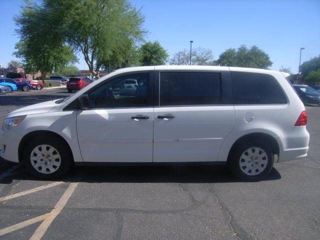 2010 Volkswagen Routan Unknown