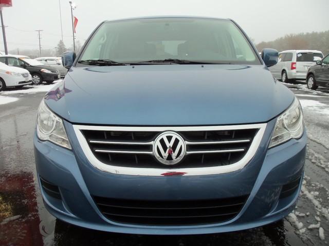 2011 Volkswagen Routan SE