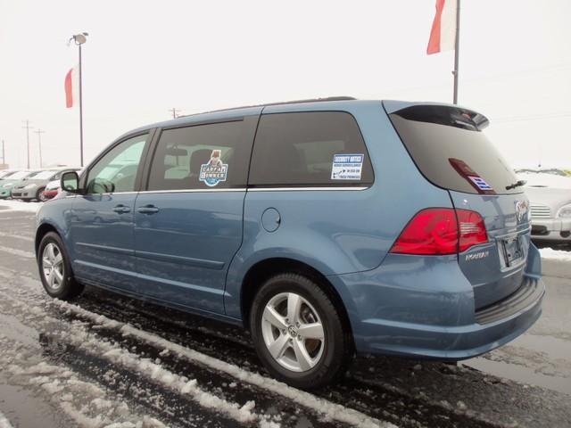 2011 Volkswagen Routan SE