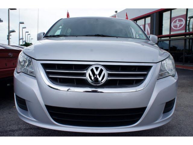 2011 Volkswagen Routan SE
