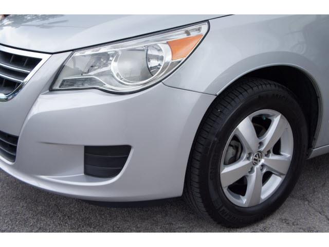 2011 Volkswagen Routan SE