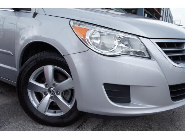 2011 Volkswagen Routan SE