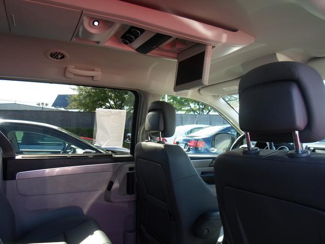 2012 Volkswagen Routan SE