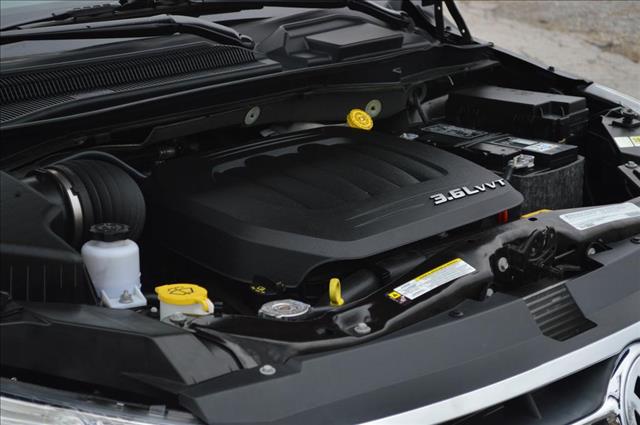 2012 Volkswagen Routan SE