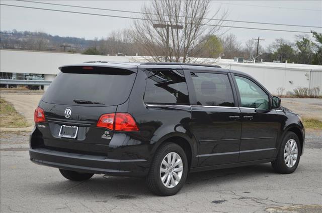2012 Volkswagen Routan SE