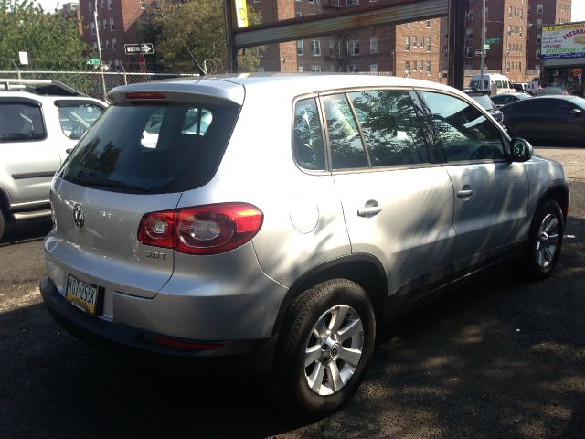 2009 Volkswagen Tiguan SE