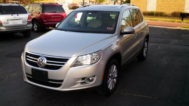 2009 Volkswagen Tiguan LE AWD SUV