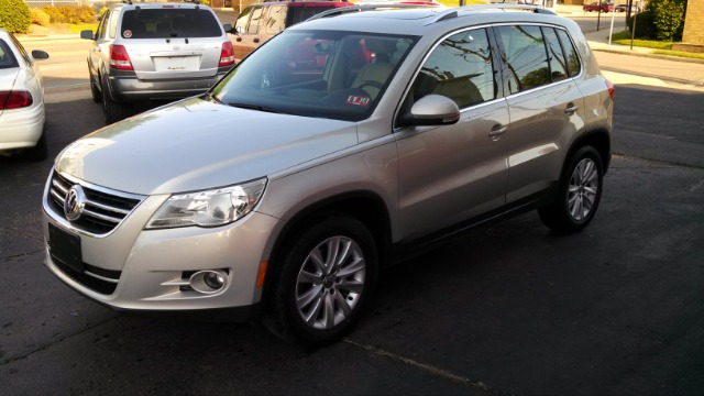 2009 Volkswagen Tiguan LE AWD SUV