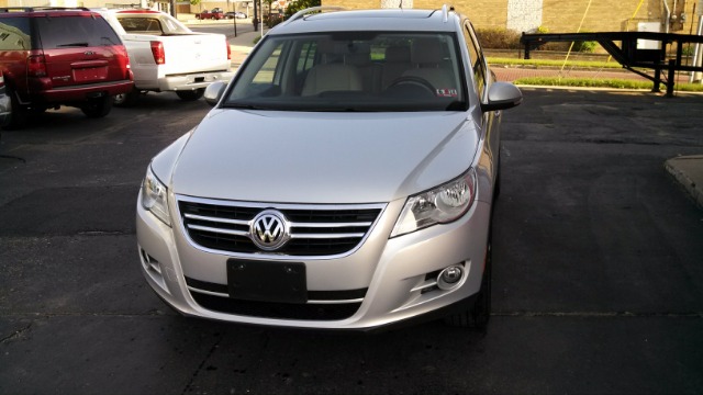 2009 Volkswagen Tiguan LE AWD SUV