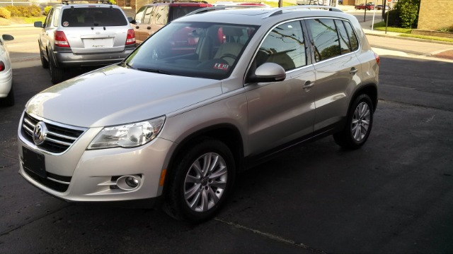 2009 Volkswagen Tiguan LE AWD SUV