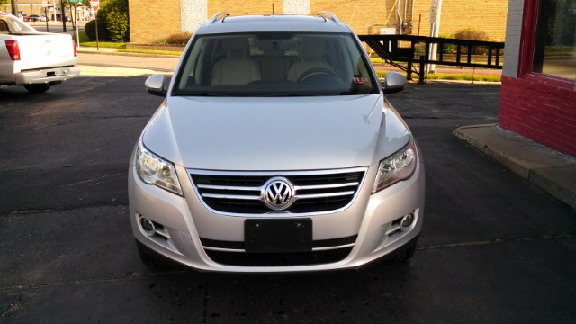 2009 Volkswagen Tiguan LE AWD SUV