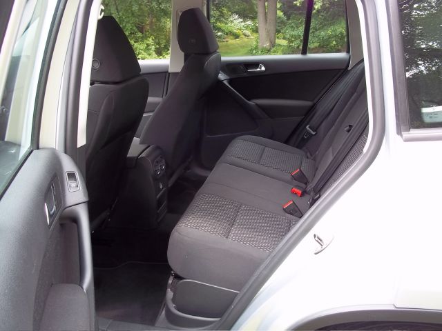 2010 Volkswagen Tiguan XR