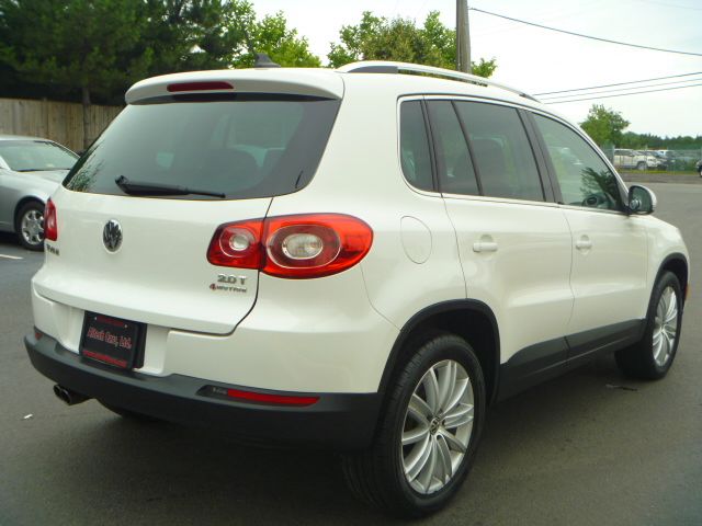 2010 Volkswagen Tiguan 2500 Cargo Van TMU