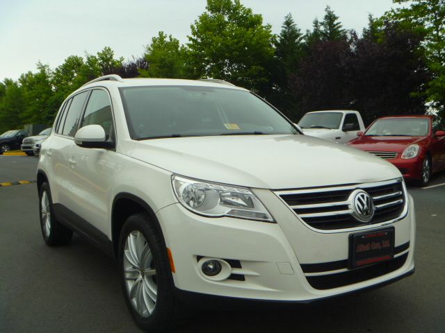 2010 Volkswagen Tiguan 2500 Cargo Van TMU