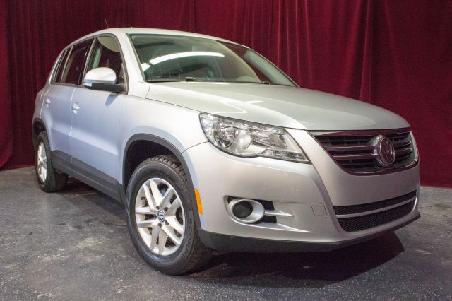 2011 Volkswagen Tiguan LE AWD SUV