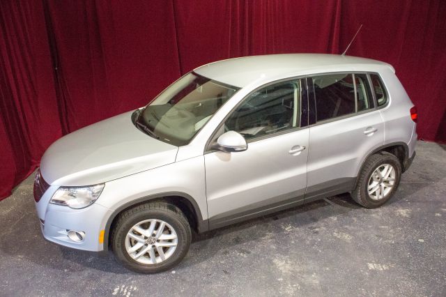 2011 Volkswagen Tiguan LE AWD SUV