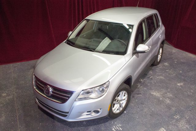 2011 Volkswagen Tiguan LE AWD SUV