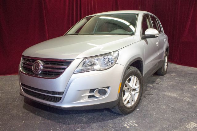 2011 Volkswagen Tiguan LE AWD SUV