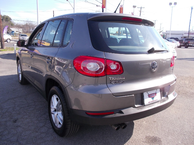 2011 Volkswagen Tiguan XR