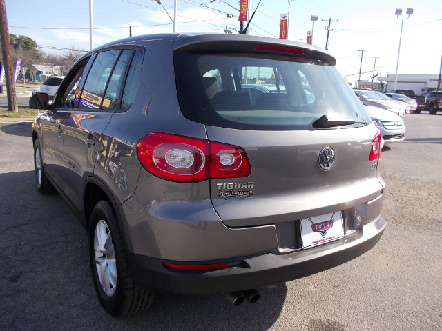 2011 Volkswagen Tiguan XR