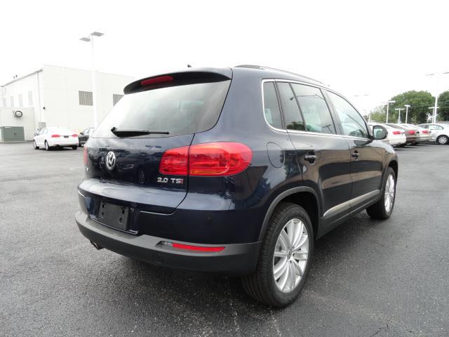 2013 Volkswagen Tiguan 4DR LS AWD