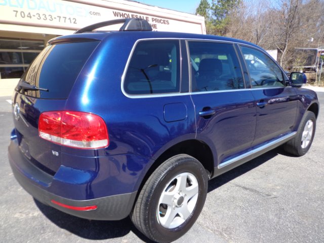 2004 Volkswagen Touareg Red Line