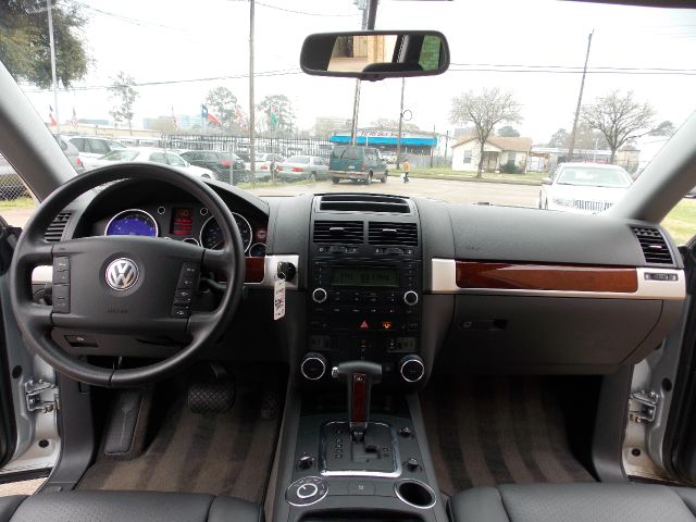 2004 Volkswagen Touareg Red Line
