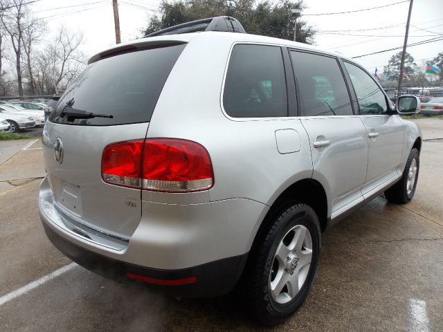 2004 Volkswagen Touareg Red Line