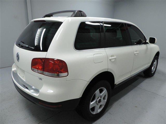 2004 Volkswagen Touareg Touring / AWD