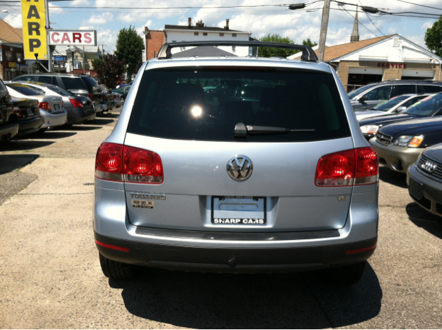 2004 Volkswagen Touareg Red Line