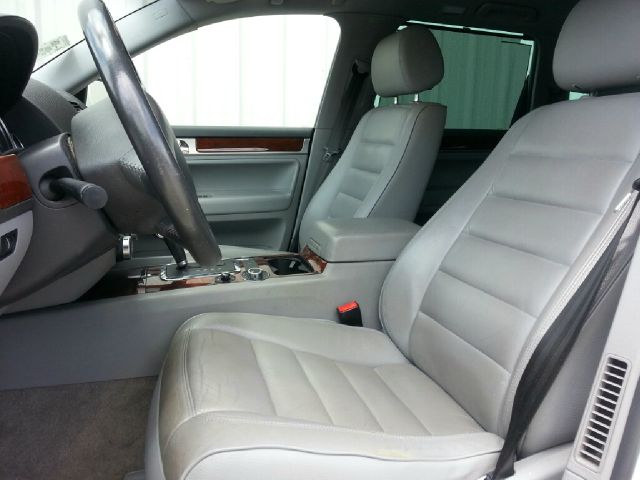 2005 Volkswagen Touareg Touring / AWD