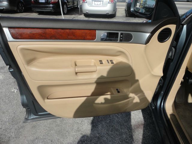 2005 Volkswagen Touareg Red Line