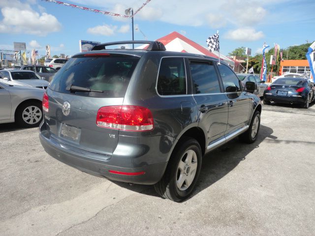 2005 Volkswagen Touareg Red Line