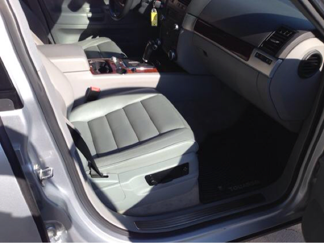 2005 Volkswagen Touareg Red Line