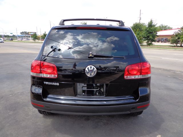2005 Volkswagen Touareg Red Line