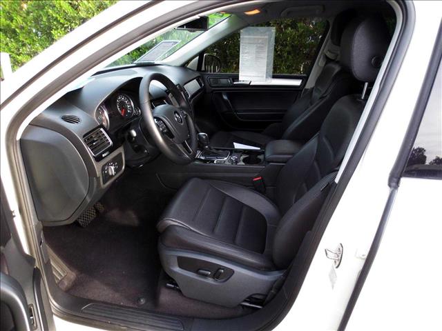 2011 Volkswagen Touareg E350 Super