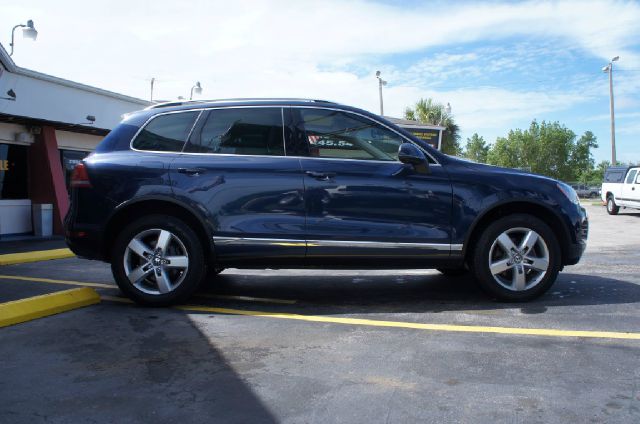 2012 Volkswagen Touareg 1 Owner Leather Roof 5.3L
