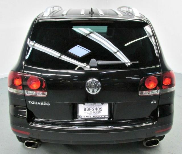 2008 Volkswagen Touareg 2 With Navigation AWD Sedan