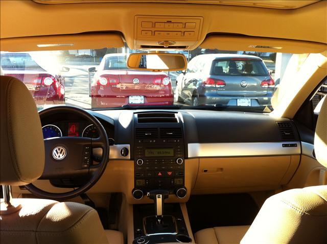 2008 Volkswagen Touareg 2 Unknown