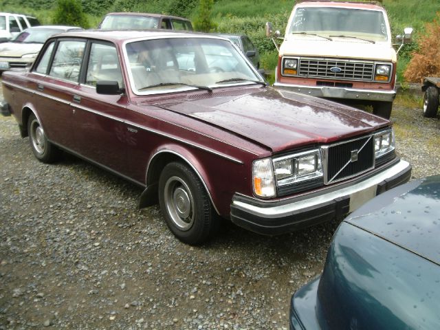 1981 Volvo 240 Base